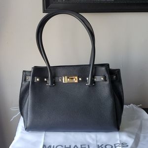 💯 ⭐Authentic Michael Kors Handbag